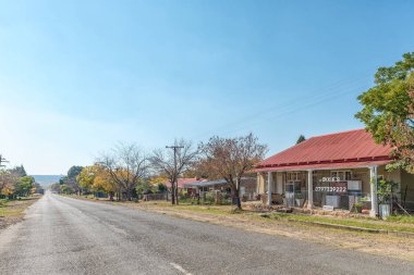 Sokak sahnesi, bir iş ve evler ile, Paul Roux içinde