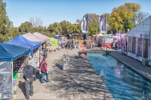 Vendor stalls at the Free State Arts Festival in Bloemfontein — Stock Photo, Image