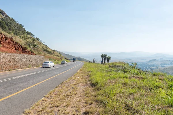 Paisagem rodoviária no passo Nelshoogte na estrada R38 — Fotografia de Stock