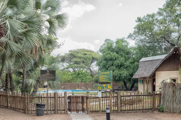 Piscina en el campamento de descanso Letaba — Foto de Stock