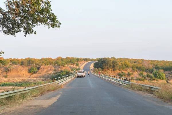 Bridge on road H1-6 over the Letaba River — Stock Photo, Image
