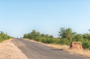 Masorini Piknik Alanı'nda H9 yolunda yön işareti