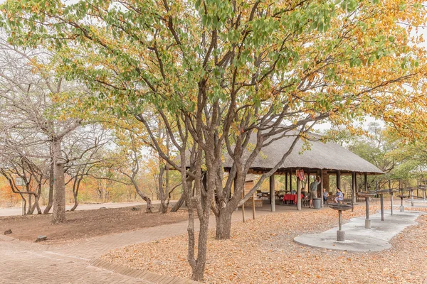 Tagesbesucher-Picknickplatz im Mopani-Rastplatz — Stockfoto