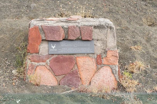 バオバブの丘の道路H1-8の隣の記念プラーク — ストック写真