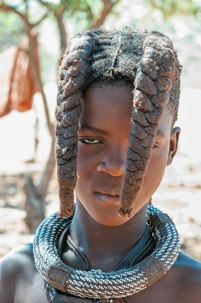 Epupa Namibia Maggio 2011 Una Ragazza Himba Con Ciocche Capelli — Foto Stock