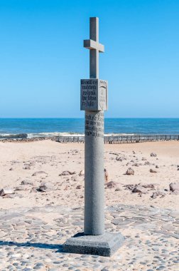 CAPE Çapraz, NAMIBIA - 7 Haziran 2011: Haçın kopyası 1486 'da Cape Cross, Namibia' da Diogo Cao tarafından dikildi