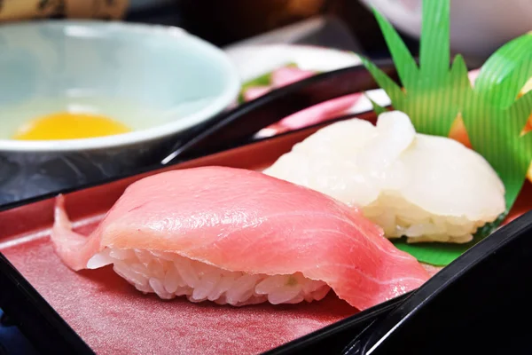Zbliżenie Sushi Nigiri Tuńczyk — Zdjęcie stockowe