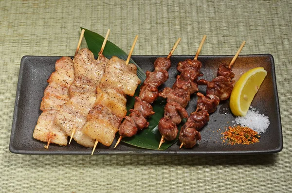Ein Teller Der Vielfalt Japanisches Essen Yakitori Mit Huhn Und — Stockfoto