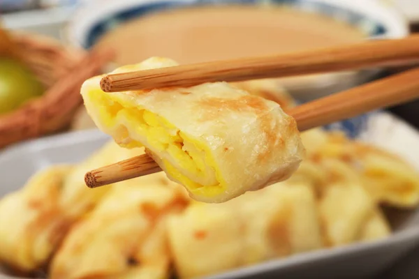 鸡蛋煎饼 台湾流行的早餐菜 — 图库照片