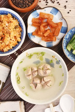 Tayvan'ın kendine özgü ünlü aperatifler: et topu çorbası