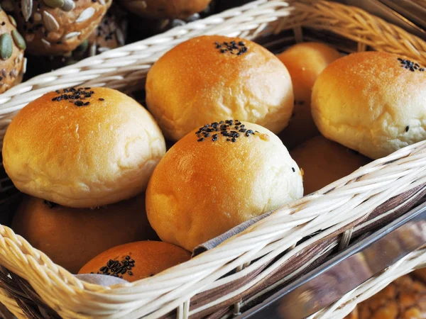 Nybakat Bröd Ett Buffébord — Stockfoto