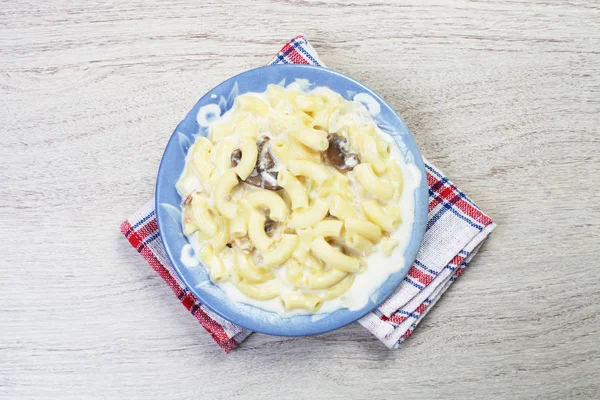 Délicieux Macaronis Aux Champignons Palourdes Sauce Fromage Dans Assiette — Photo