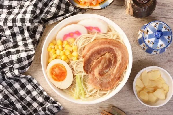 Nouilles Japonaises Ramen Dans Une Soupe Salée — Photo