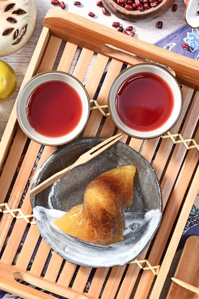 Zongzi Alcalino Fagioli Rossi Con Sul Tavolo — Foto Stock