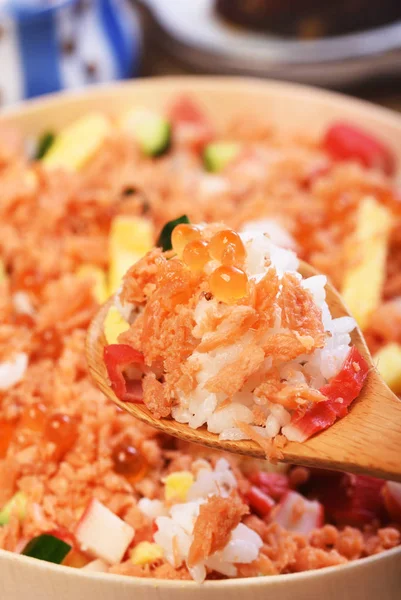 Chirashi Sushi Skål Med Lax Gurka Laxrom Och Söt Omelett — Stockfoto