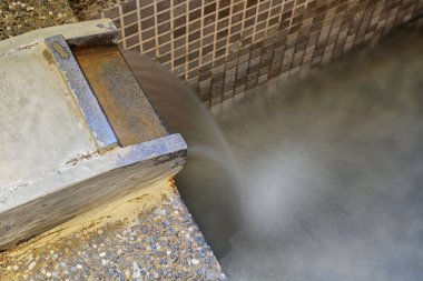 Onsen küvet ve musluk bölümü kapatın