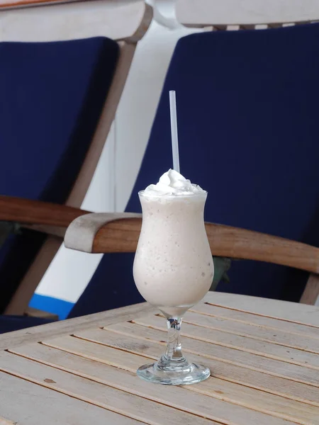 Smoothie Banane Chocolat Sucré Lait Coco Sur Table Bois — Photo