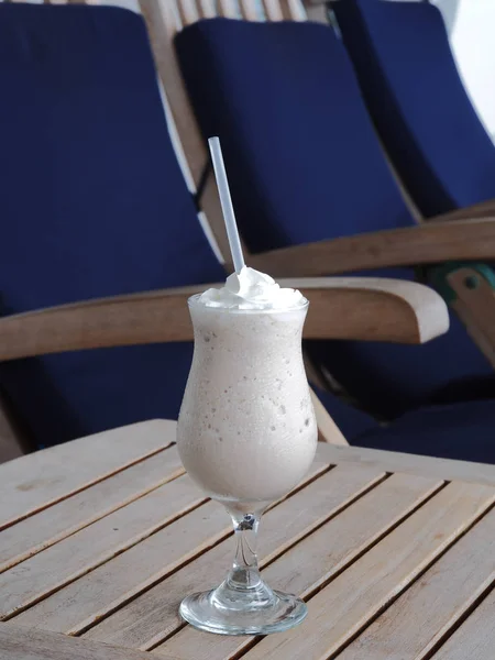 Smoothie Banane Chocolat Sucré Lait Coco Sur Table Bois — Photo