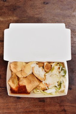 Hazır yemek kutusunda Stinky tofu