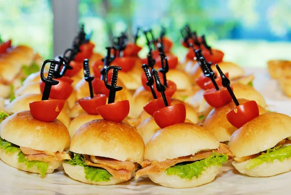 Petits Hamburgers Sur Table Fête — Photo