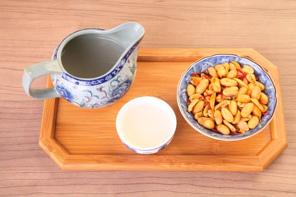 Amendoins Cobertos Especiarias Com Chá Mesa — Fotografia de Stock