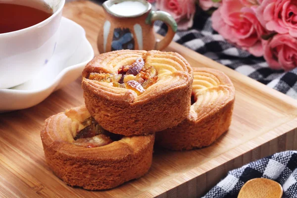 Pomelo Kuchen Mit Tee Auf Holzplatte — Stockfoto