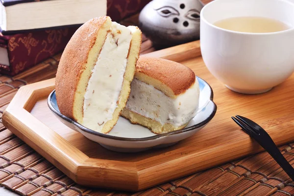 Бутерброд Морозивом Ромом Дощів Столі — стокове фото