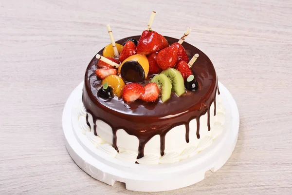 Torta Frutta Cioccolato Tavolo Legno — Foto Stock