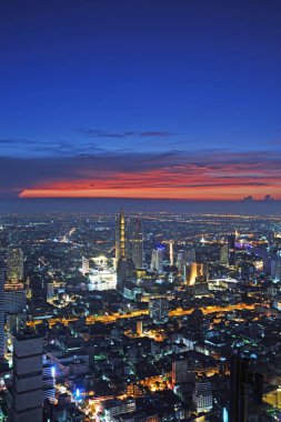 Bangkok, Tayland -16 Nisan 2019 :Bangkok Tayland'da çatıdan gece ışığı