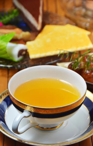 Forró Gyümölcs Tea Desszertként Asztalra — Stock Fotó
