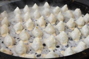 Demir tavada kızartma et köfte  