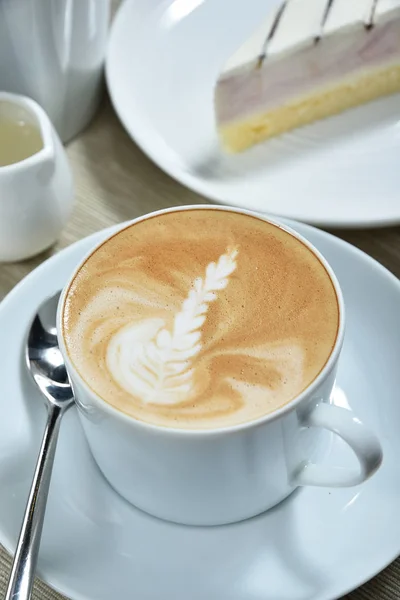 Copa Café Capuchino Caliente Pastel Mesa — Foto de Stock