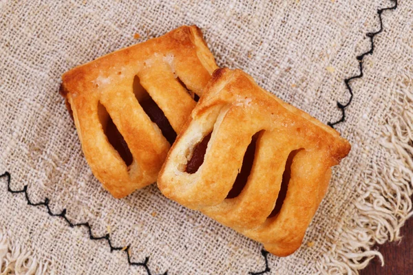 Pâtisserie Feuilletée Remplie Confiture Appicot Sur Une Table Bois — Photo