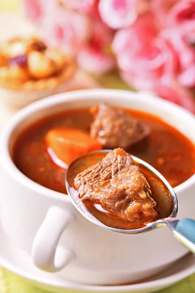 Carne Res Estofada Con Arroz Sobre Mesa — Foto de Stock