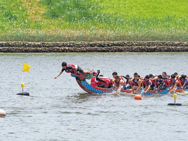 Taipei Giugno 2020 Gara Dragon Boat Tenutasi Nel Fiume Keelung — Foto Stock