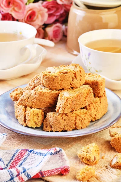 Biscotti Italiano Clásico Con Almendras Sobre Mesa Madera — Foto de Stock