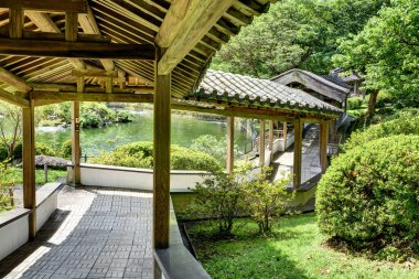 Çin tarzı klasik mimari koridoru