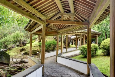 Çin tarzı klasik mimari koridoru