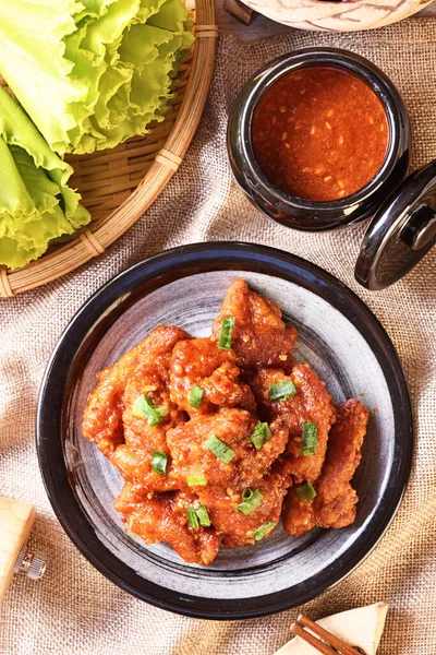 Pollo Frito Con Salsa Picante Estilo Coreano — Foto de Stock