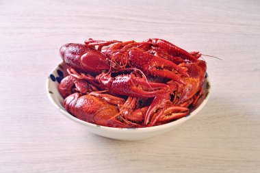 Bir tabak Çin yemeği baharatlı kerevit.. 