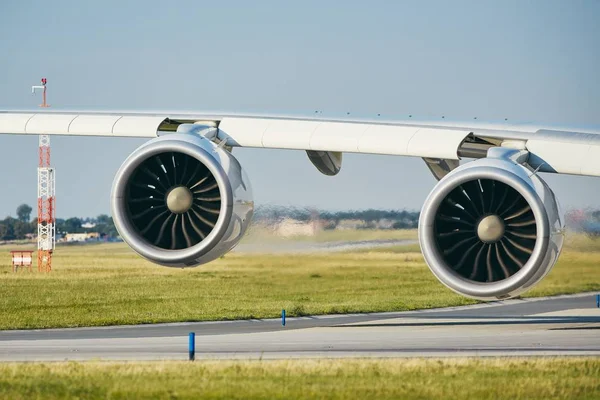 Motoren Van Enorme Vliegtuig Startbaan Van Luchthaven — Stockfoto