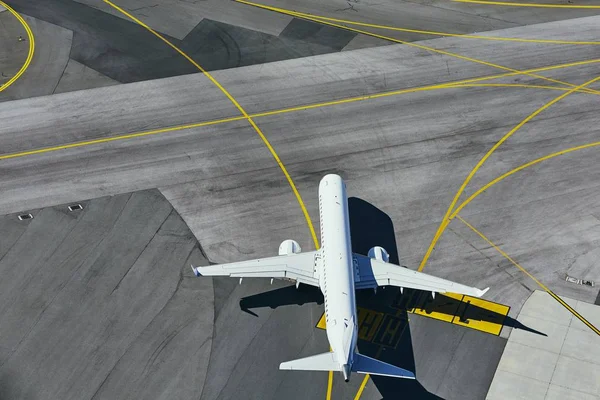 Widok Lotu Ptaka Lotniska Samolot Drodze Pasa Startowego — Zdjęcie stockowe