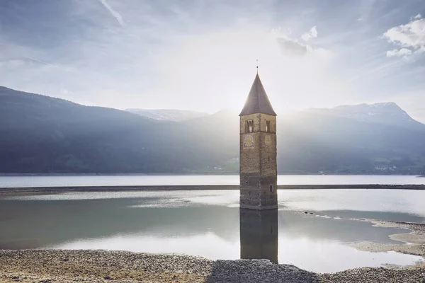 Vecchia Torre Della Chiesa Acqua Tramonto Lago Resia Lago Resia — Foto Stock