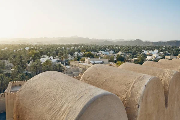 Stadt Gegen Gebirge Bei Idyllischem Sonnenuntergang Nizwa Sultanat Von Oman — Stockfoto