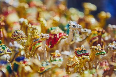 Develer souq Muscat, Umman Sultanlığı satışa Hediyelik eşya görünümünü yakın çekim. 