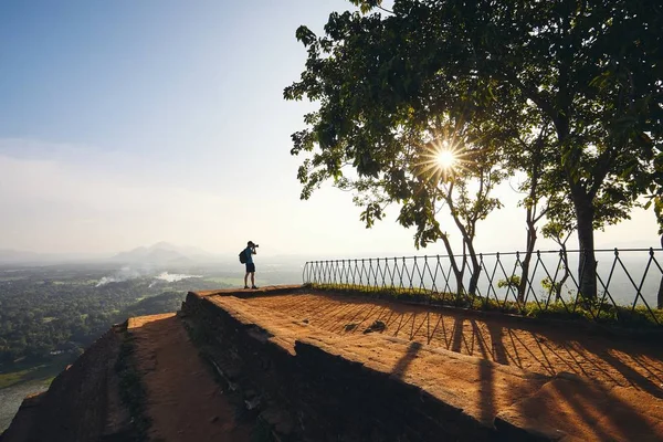 Silhouette Photographe Sommet Rocher Sigiriya Coucher Soleil Sri Lanka — Photo