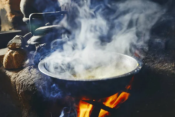Preparación Arroz Harina Curry Cocinar Fogata Cocina Casera Tradicional Sri —  Fotos de Stock