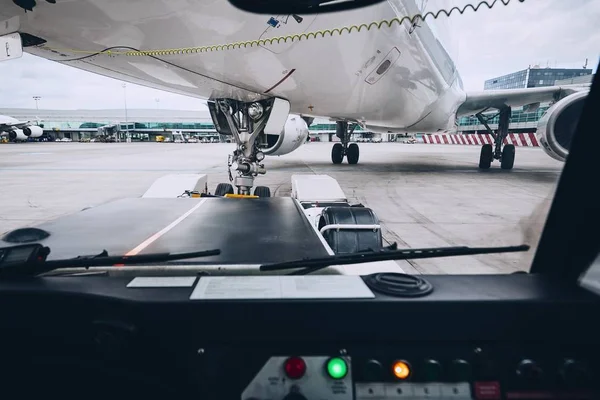 Preparation of airplane before flight — Stock Photo, Image