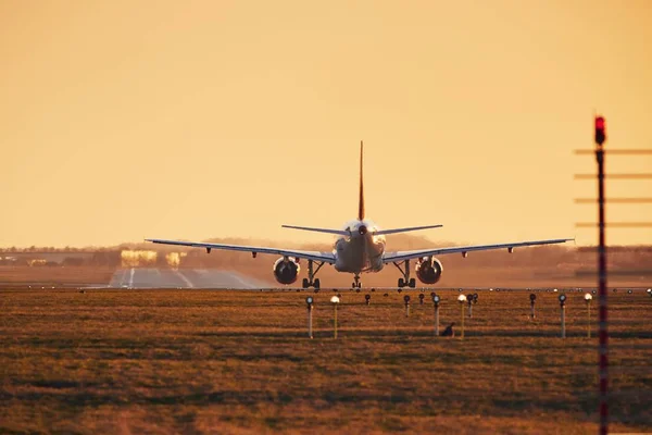 Avion prêt pour le décollage — Photo