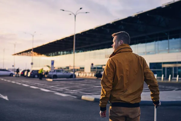 Flughafen bei Sonnenaufgang — Stockfoto